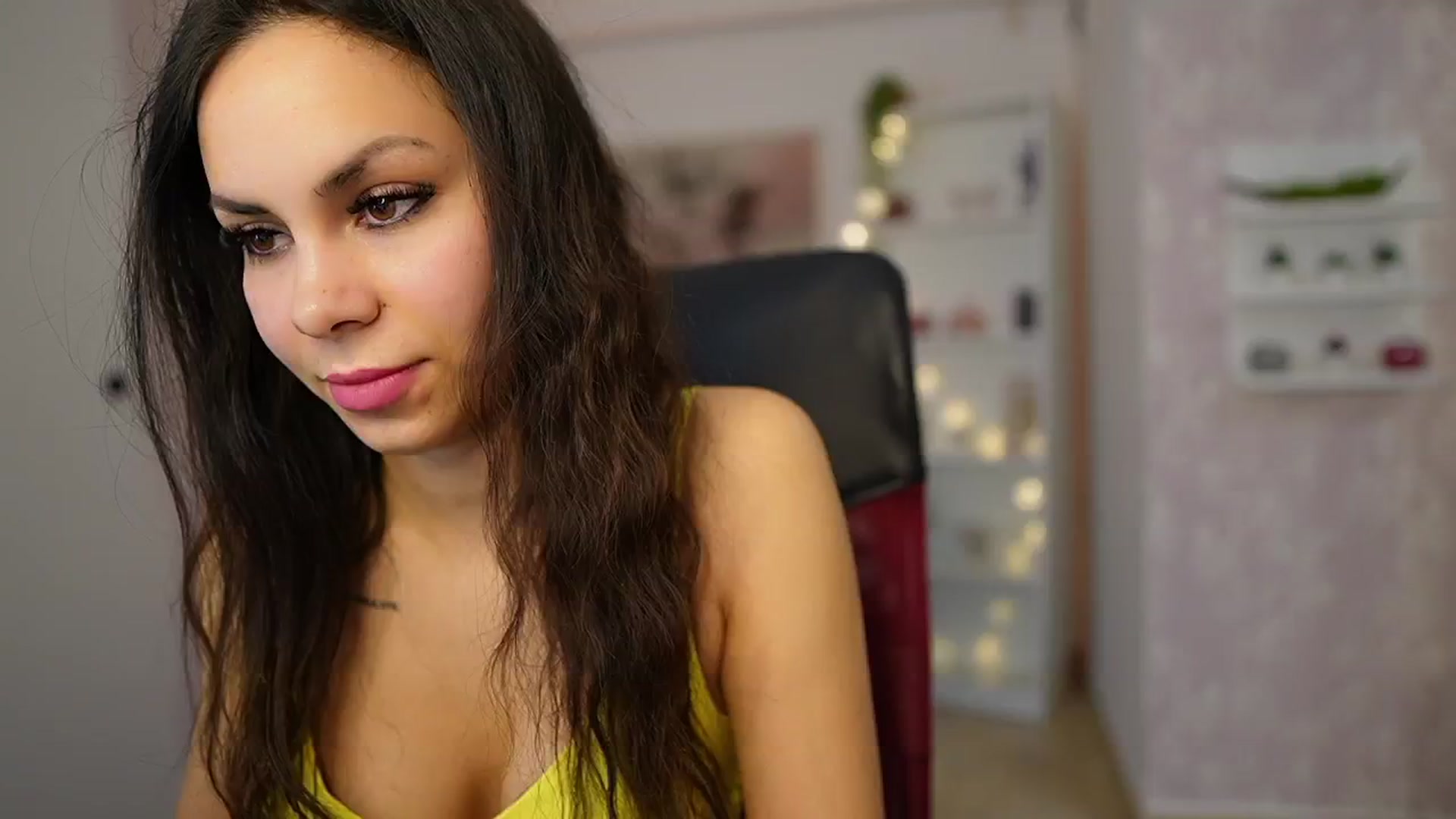 Gallery image thumbnail from Kyra_Angel's myfreecams stream on, 03/12/2024, 20:11 image 3 of 20
