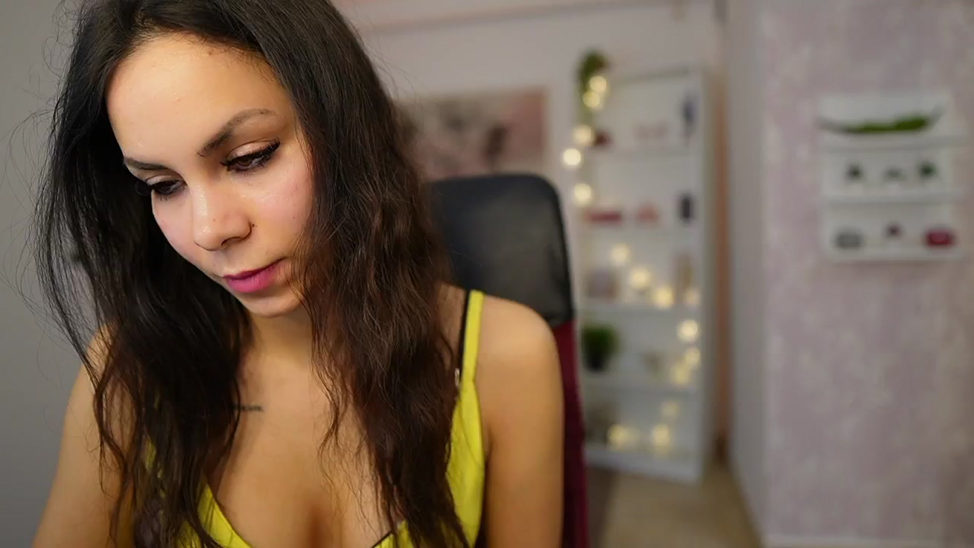 Gallery image thumbnail from Kyra_Angel's myfreecams stream on, 03/12/2024, 20:11 image 4 of 20