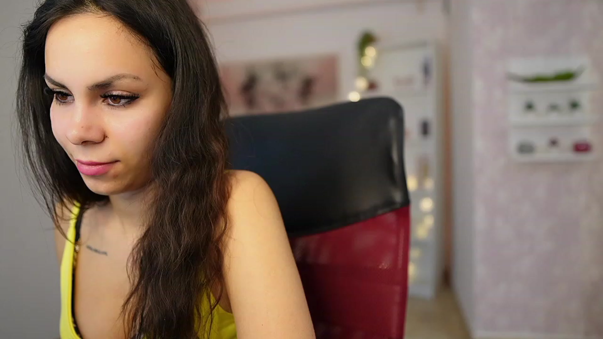 Gallery image thumbnail from Kyra_Angel's myfreecams stream on, 03/12/2024, 22:47 image 14 of 20
