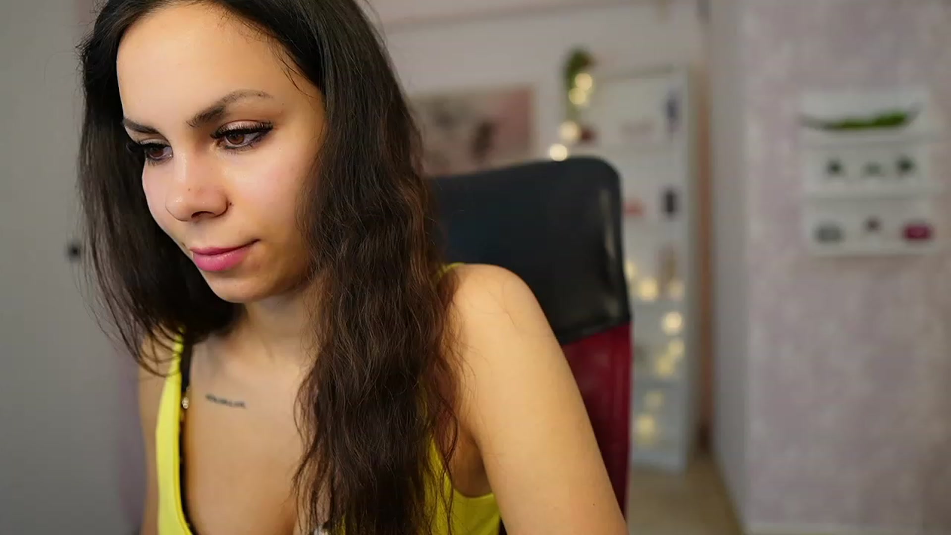 Gallery image thumbnail from Kyra_Angel's myfreecams stream on, 03/12/2024, 22:47 image 13 of 20