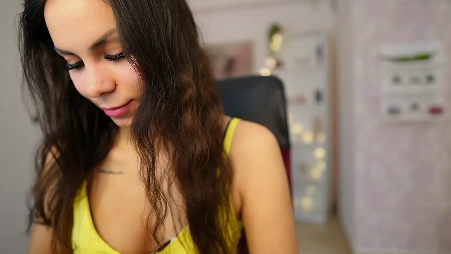 Gallery image thumbnail from Kyra_Angel's myfreecams stream on, 03/12/2024, 22:47 image 4 of 20