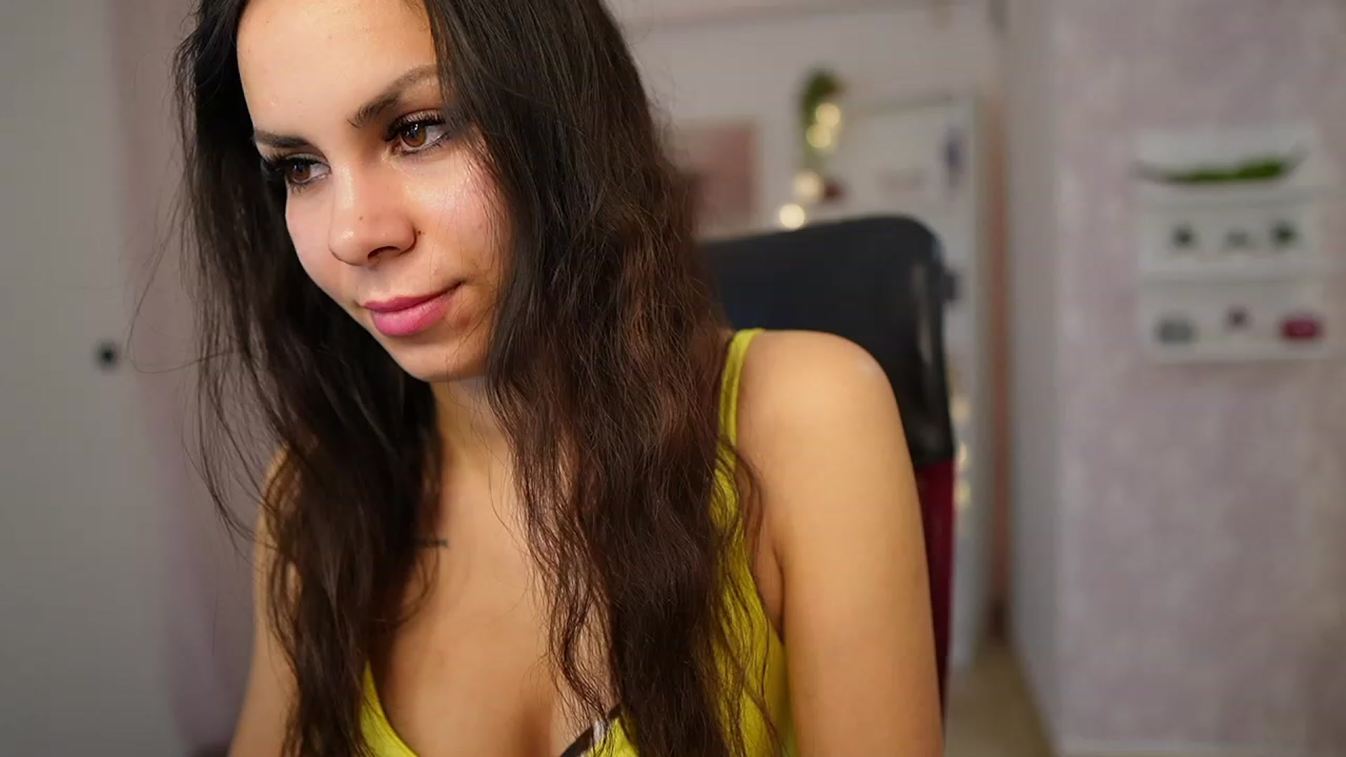 Gallery image thumbnail from Kyra_Angel's myfreecams stream on, 03/12/2024, 22:47 image 2 of 20