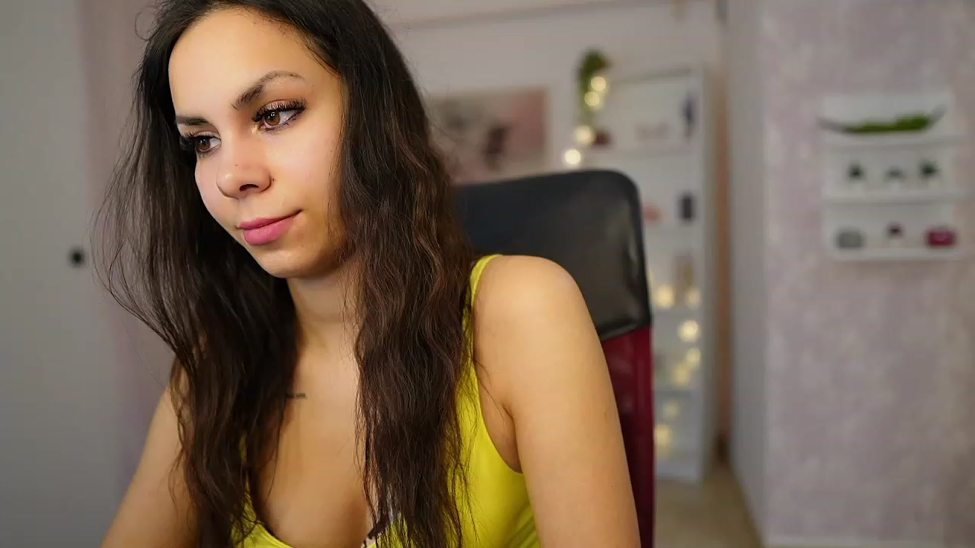 Gallery image thumbnail from Kyra_Angel's myfreecams stream on, 03/12/2024, 22:47 image 18 of 20