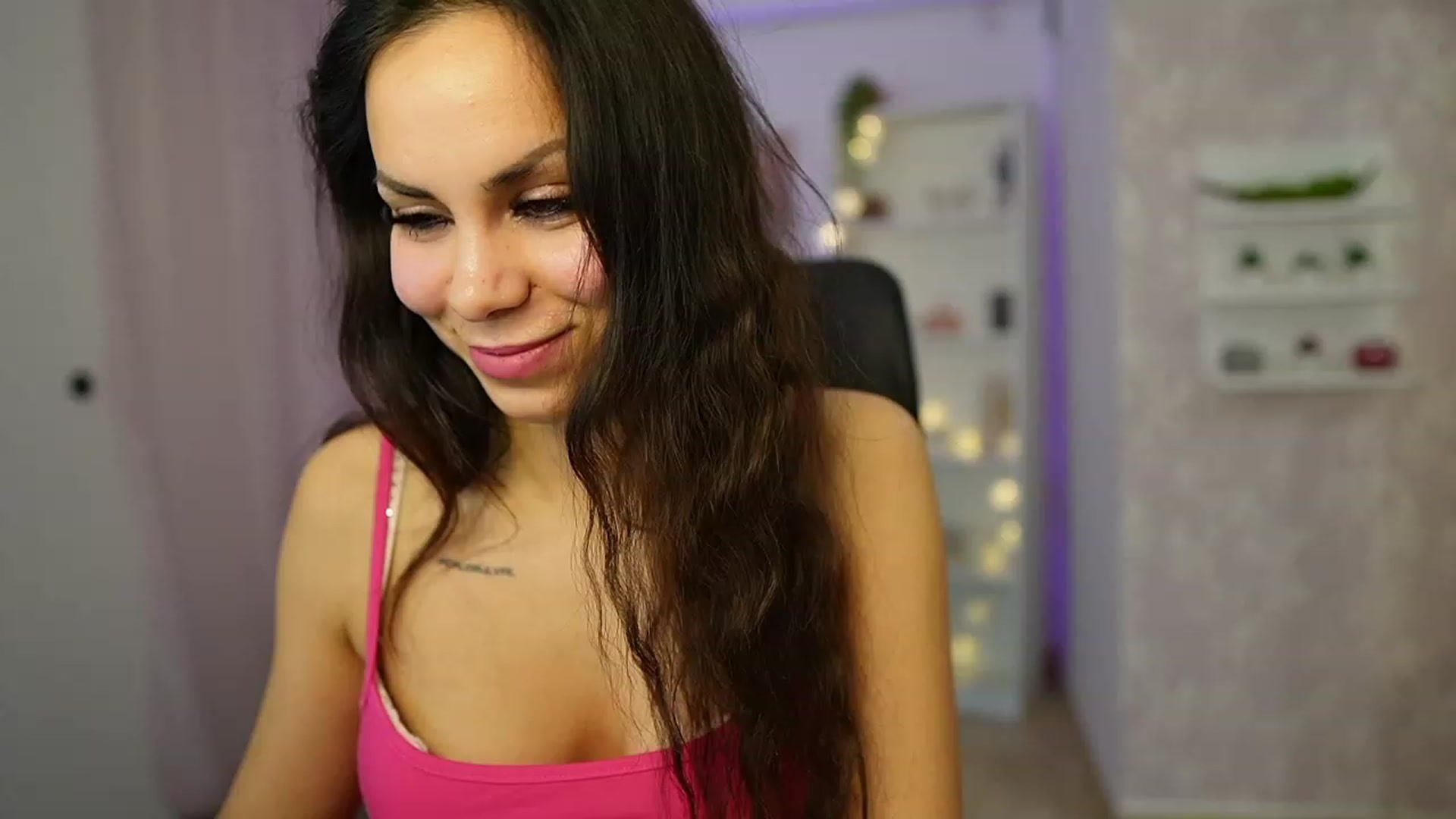 Gallery image thumbnail from Kyra_Angel's myfreecams stream on, 03/13/2024, 21:20 image 6 of 20