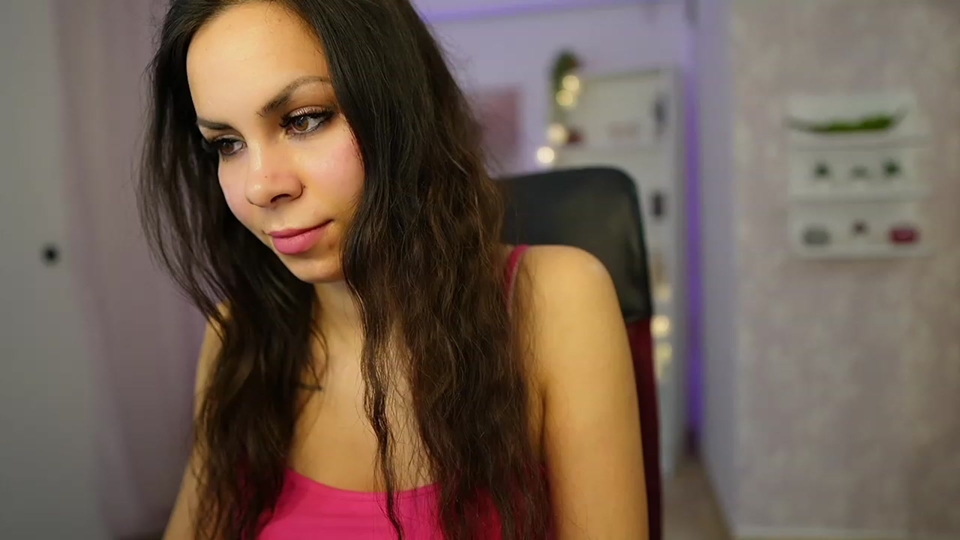 Gallery image thumbnail from Kyra_Angel's myfreecams stream on, 03/13/2024, 21:20 image 17 of 20
