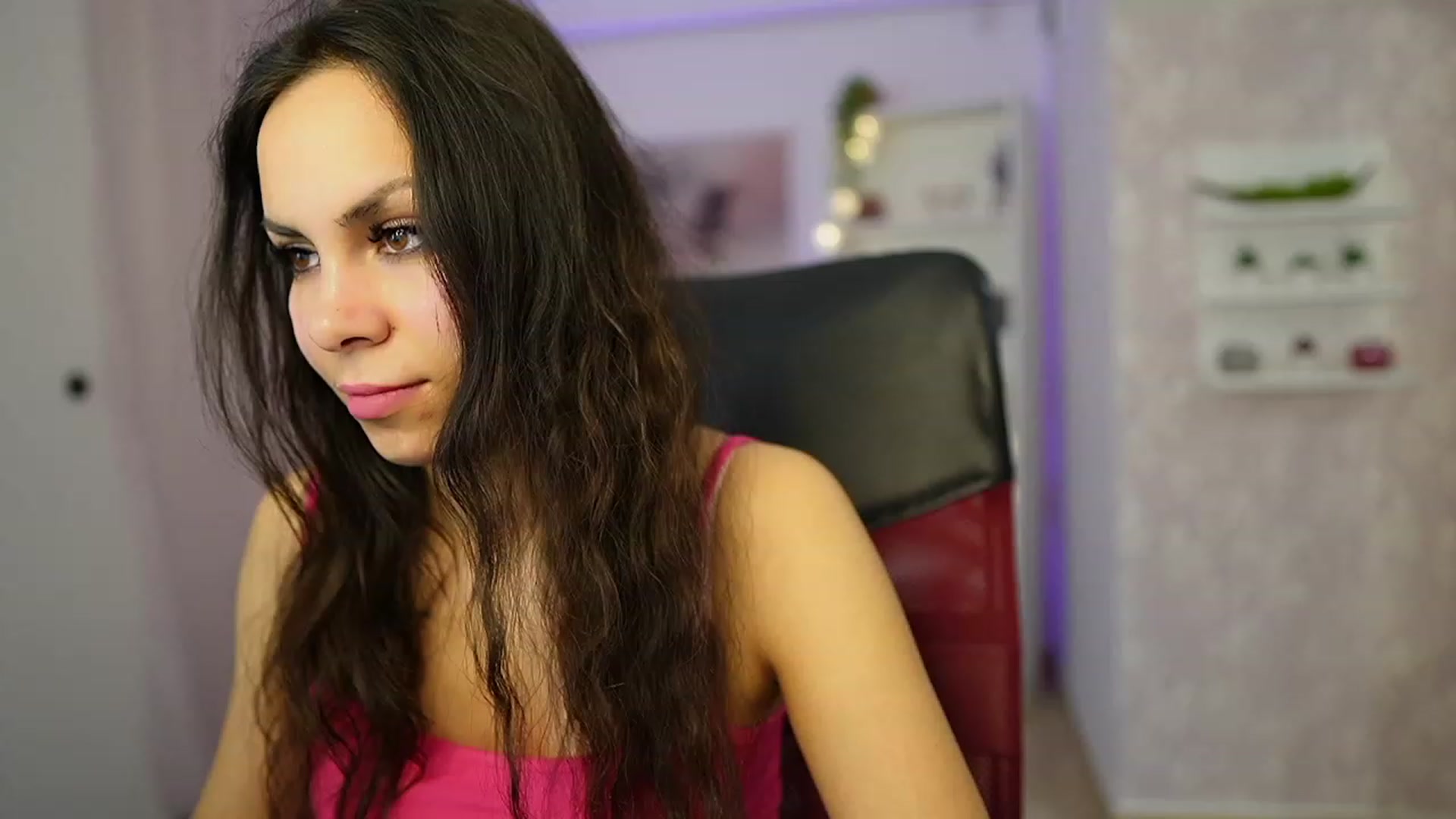 Gallery image thumbnail from Kyra_Angel's myfreecams stream on, 03/13/2024, 21:20 image 18 of 20