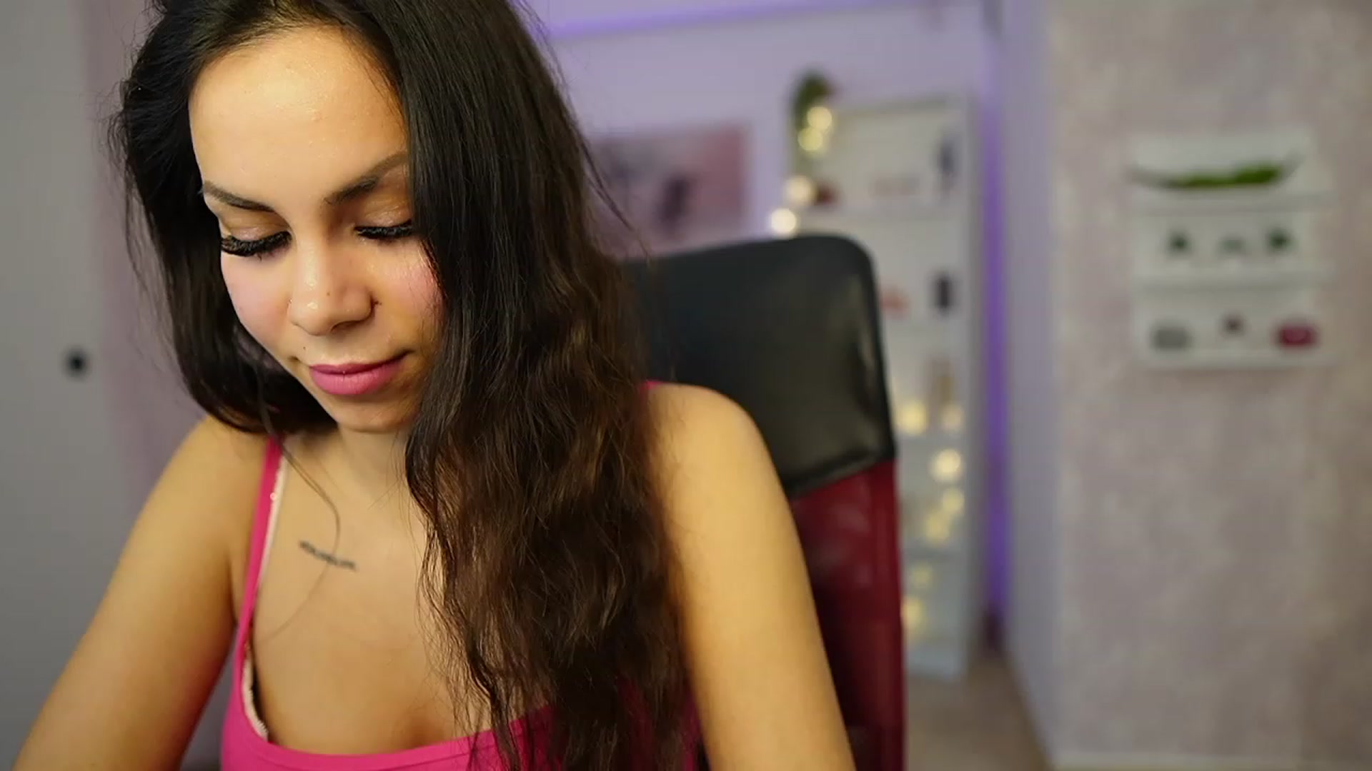 Gallery image thumbnail from Kyra_Angel's myfreecams stream on, 03/13/2024, 21:20 image 8 of 20