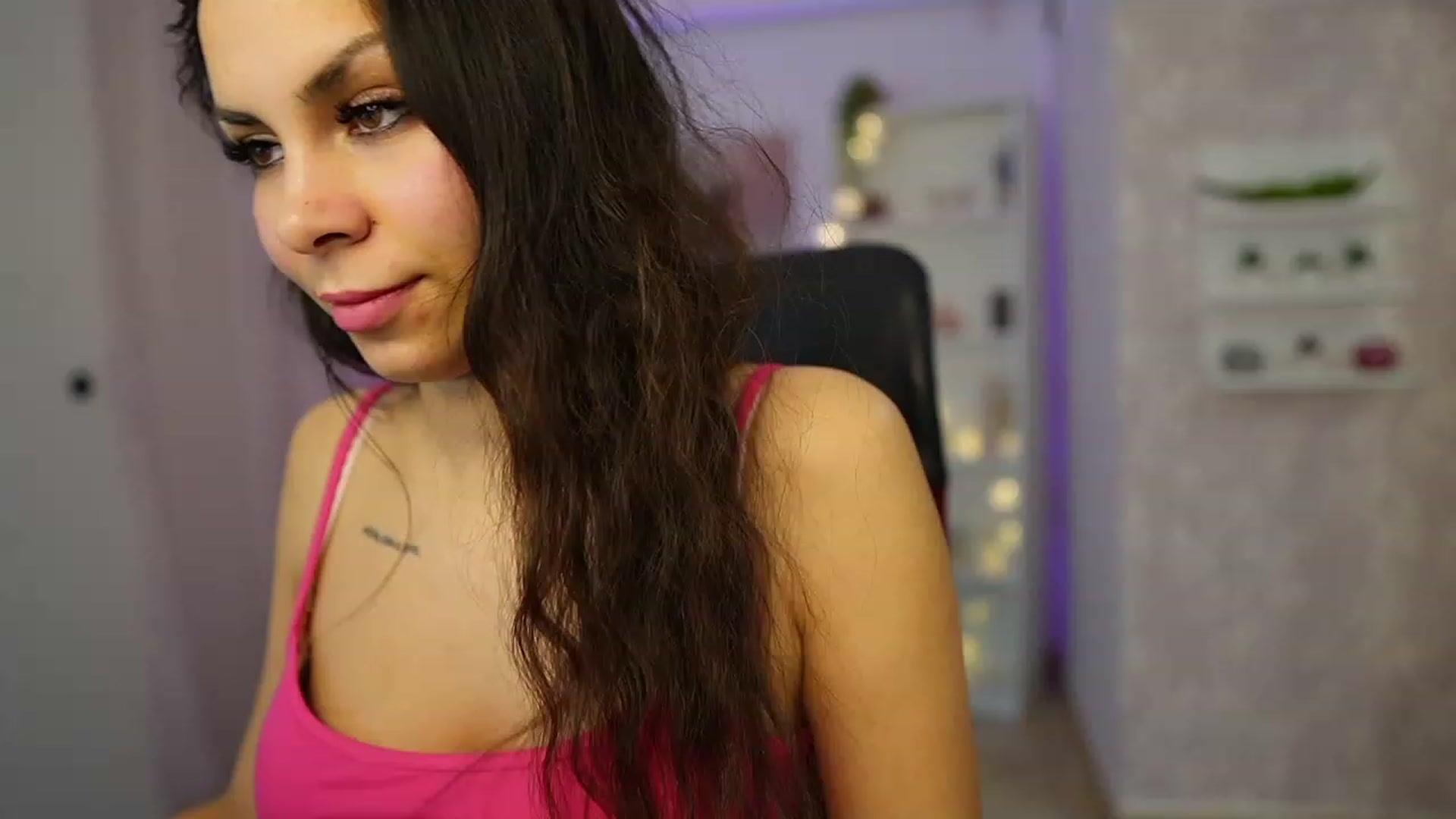 Gallery image thumbnail from Kyra_Angel's myfreecams stream on, 03/13/2024, 21:20 image 10 of 20