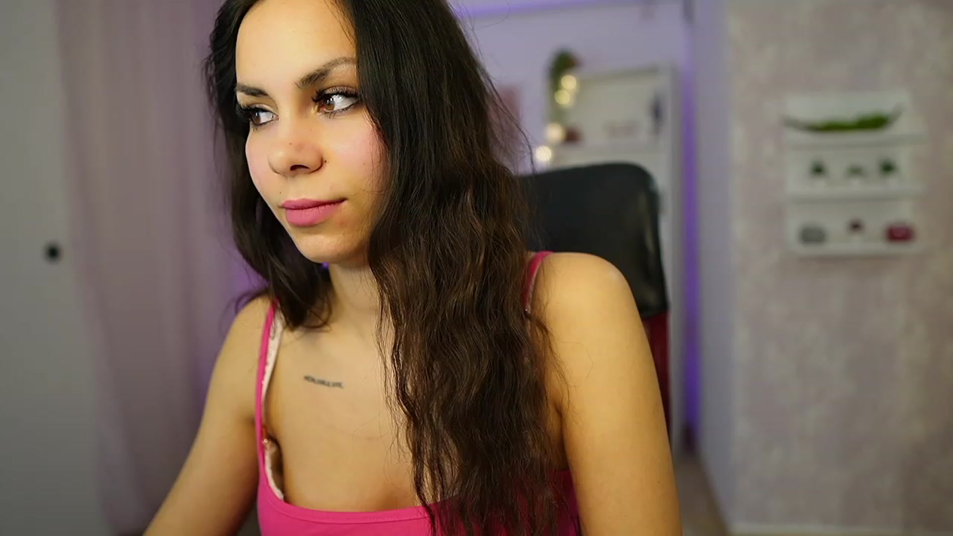 Gallery image thumbnail from Kyra_Angel's myfreecams stream on, 03/13/2024, 21:20 image 7 of 20