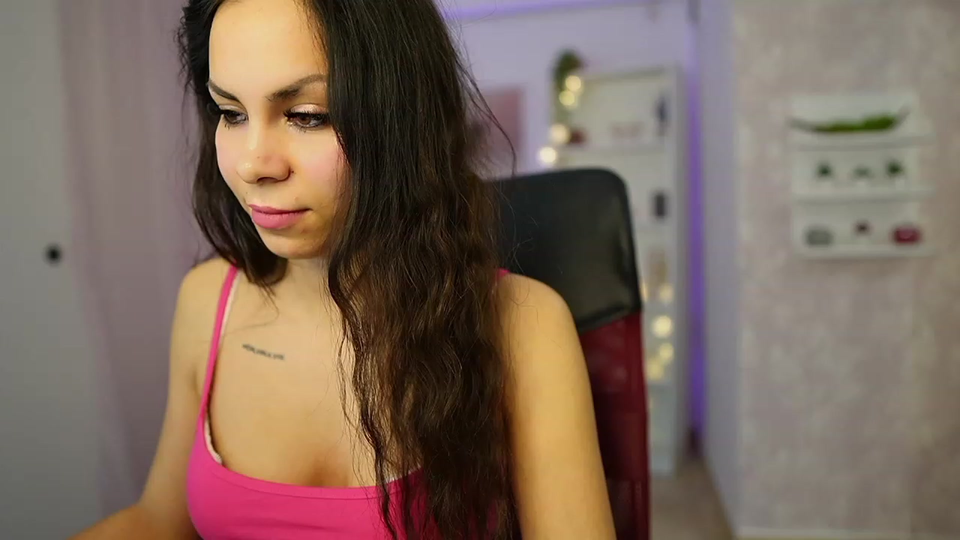 Gallery image thumbnail from Kyra_Angel's myfreecams stream on, 03/13/2024, 21:20 image 4 of 20