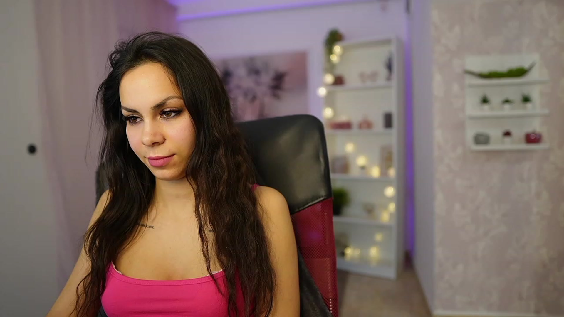 Gallery image thumbnail from Kyra_Angel's myfreecams stream on, 03/13/2024, 21:20 image 1 of 20
