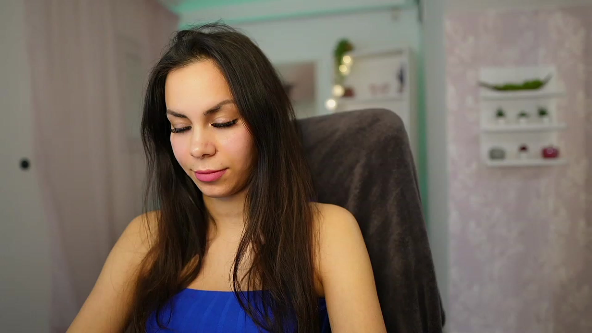 Gallery image thumbnail from Kyra_Angel's myfreecams stream on, 03/17/2024, 21:22 image 12 of 20