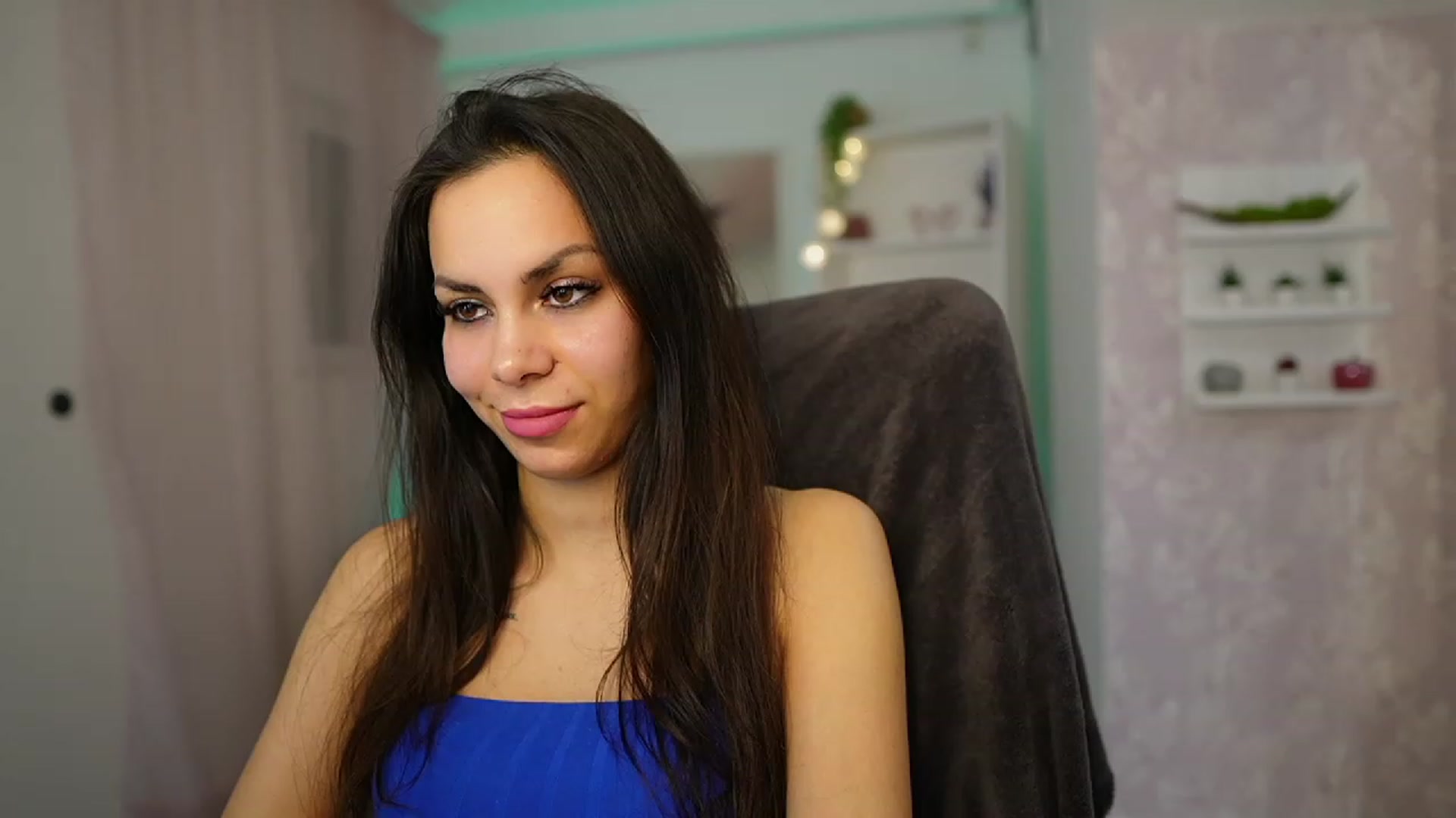 Gallery image thumbnail from Kyra_Angel's myfreecams stream on, 03/17/2024, 21:22 image 10 of 20