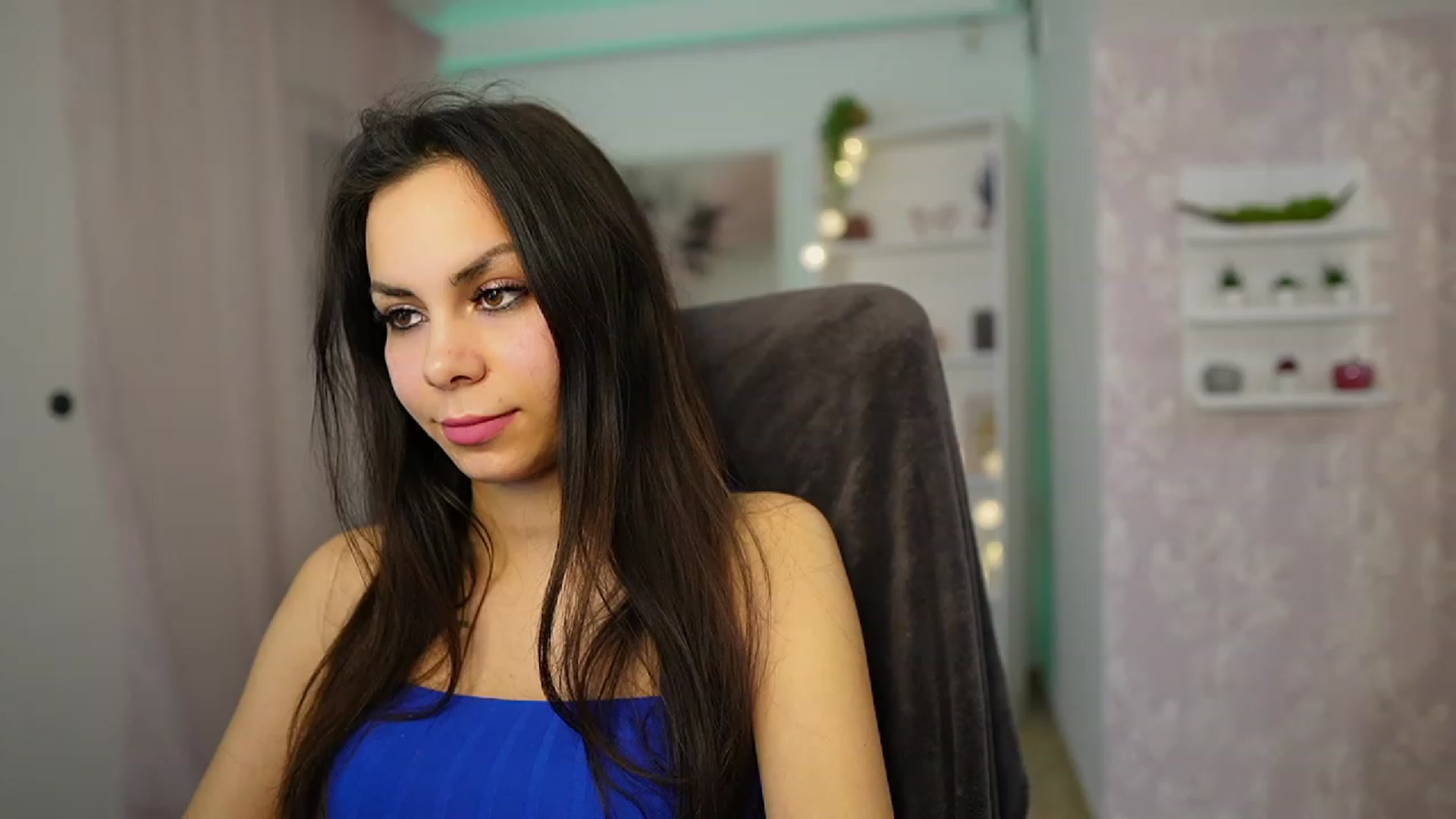 Gallery image thumbnail from Kyra_Angel's myfreecams stream on, 03/17/2024, 21:22 image 2 of 20