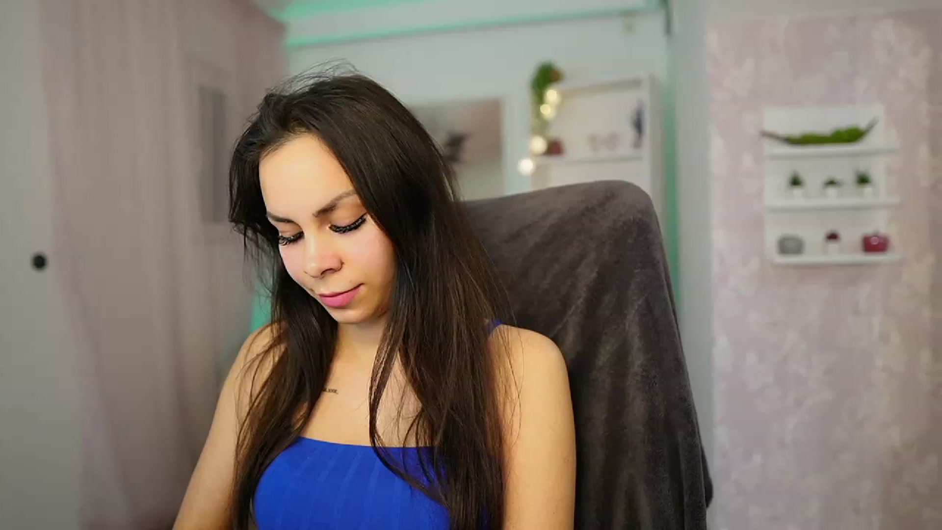 Gallery image thumbnail from Kyra_Angel's myfreecams stream on, 03/17/2024, 21:22 image 7 of 20