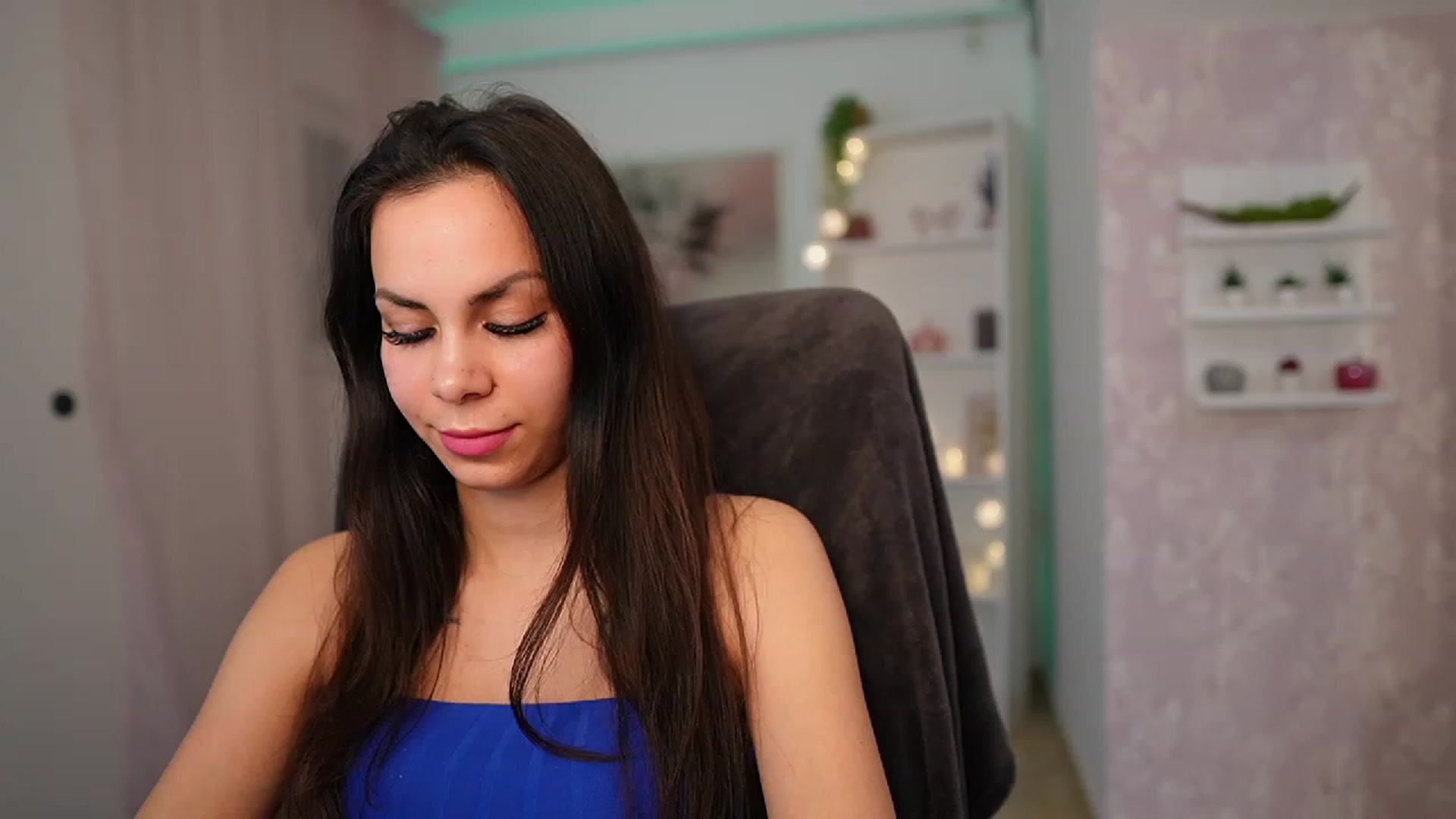 Gallery image thumbnail from Kyra_Angel's myfreecams stream on, 03/17/2024, 21:22 image 18 of 20