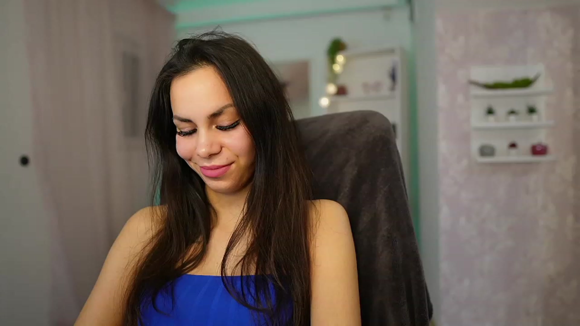 Gallery image thumbnail from Kyra_Angel's myfreecams stream on, 03/17/2024, 21:22 image 14 of 20