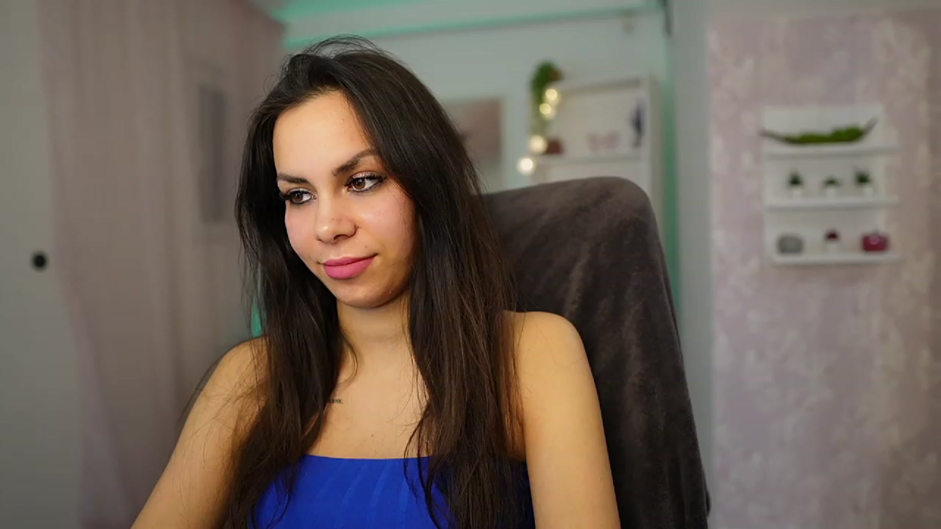 Gallery image thumbnail from Kyra_Angel's myfreecams stream on, 03/17/2024, 21:22 image 9 of 20