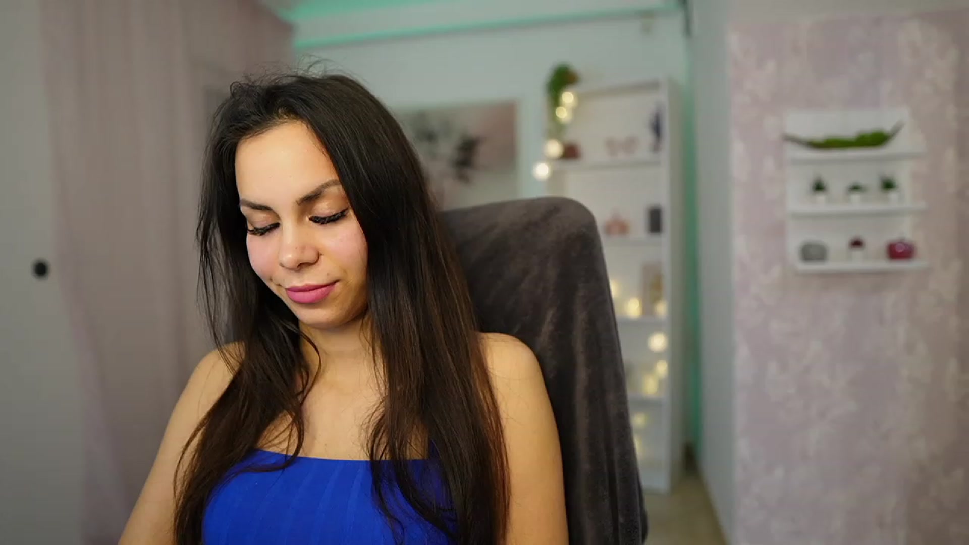 Gallery image thumbnail from Kyra_Angel's myfreecams stream on, 03/17/2024, 21:22 image 3 of 20