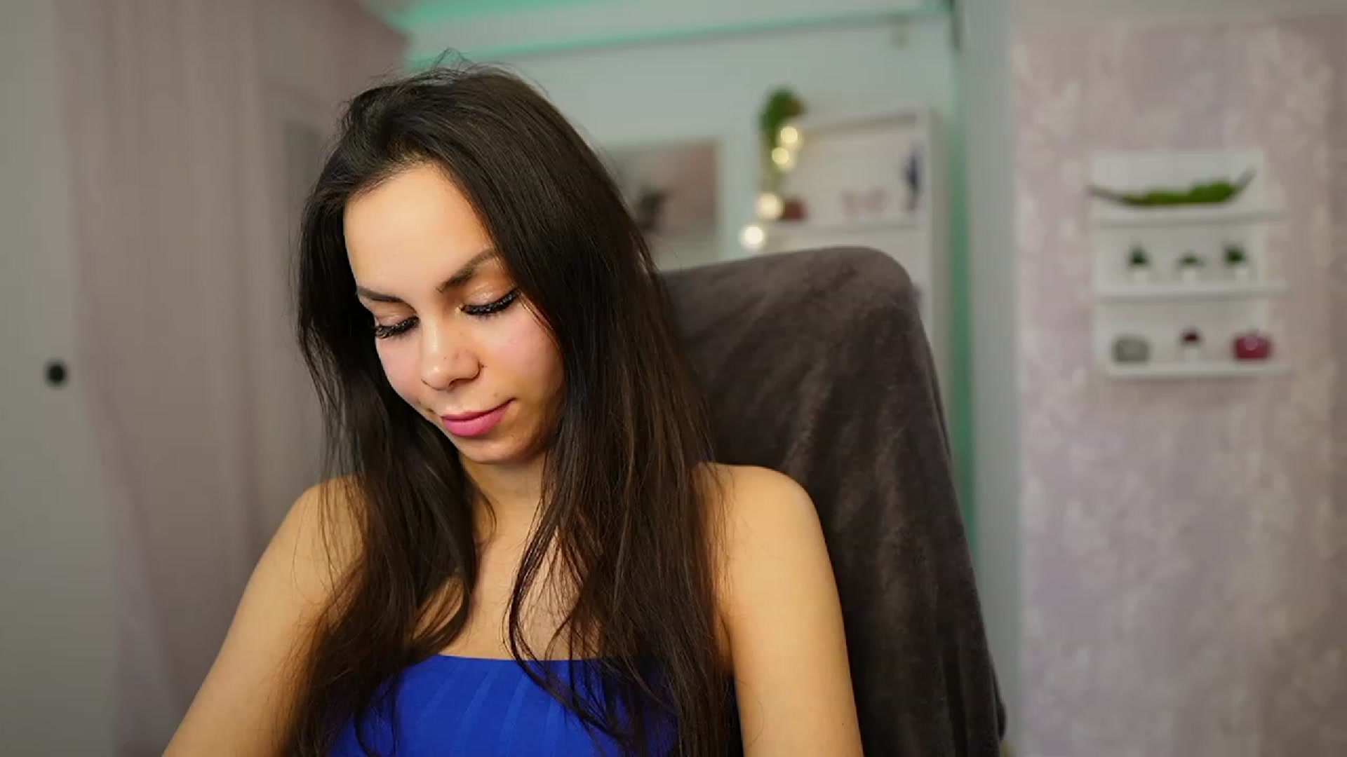 Gallery image thumbnail from Kyra_Angel's myfreecams stream on, 03/17/2024, 21:22 image 13 of 20