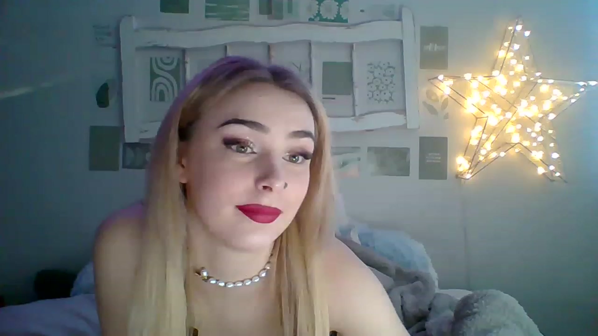 Gallery image thumbnail from Kysquirts's myfreecams stream on, 03/07/2023, 15:13 image 11 of 20