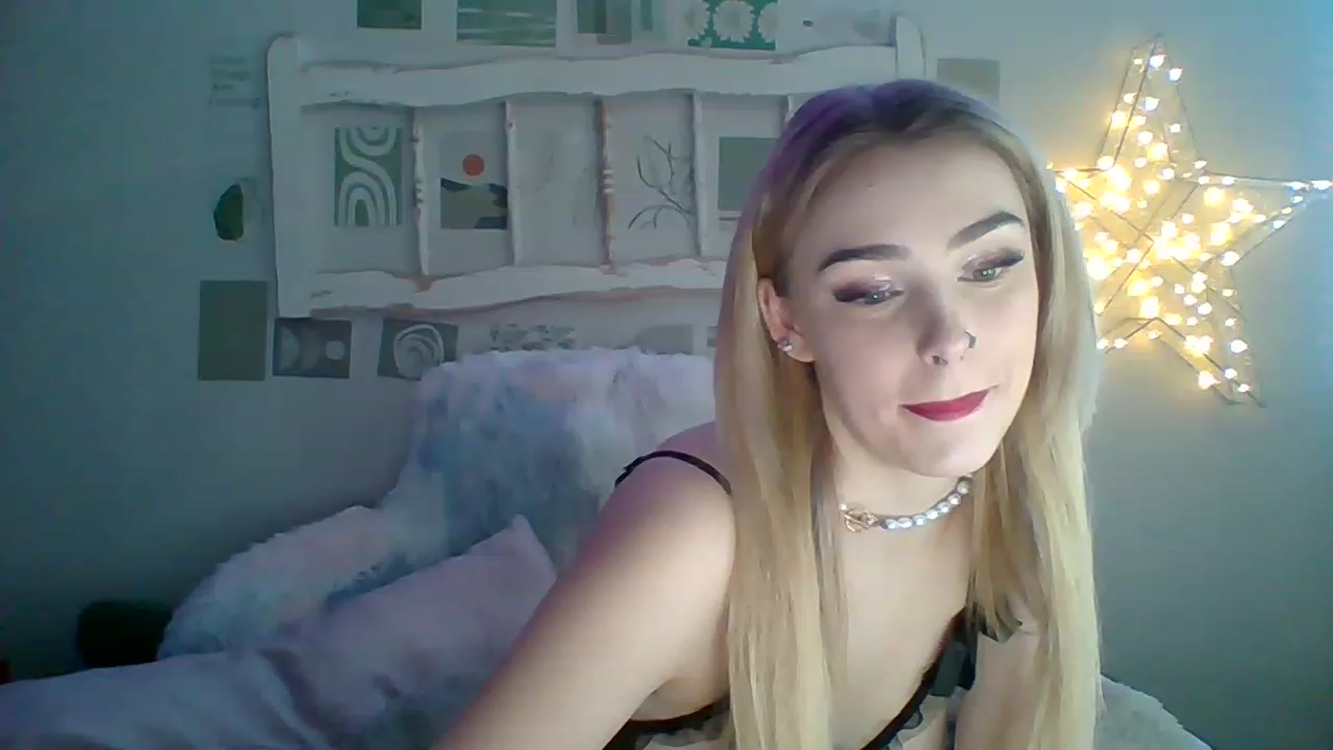 Gallery image thumbnail from Kysquirts's myfreecams stream on, 03/07/2023, 15:13 image 13 of 20