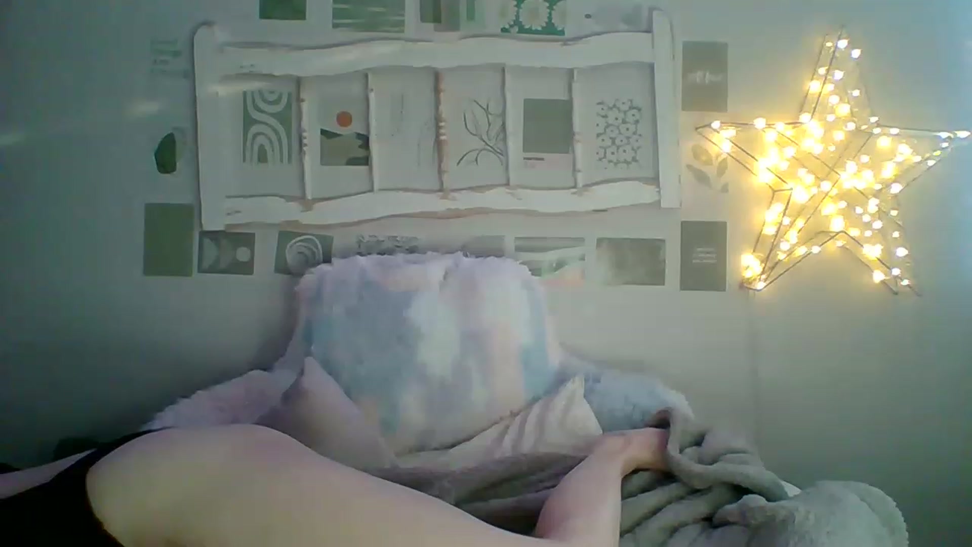 Gallery image thumbnail from Kysquirts's myfreecams stream on, 03/07/2023, 15:13 image 8 of 20