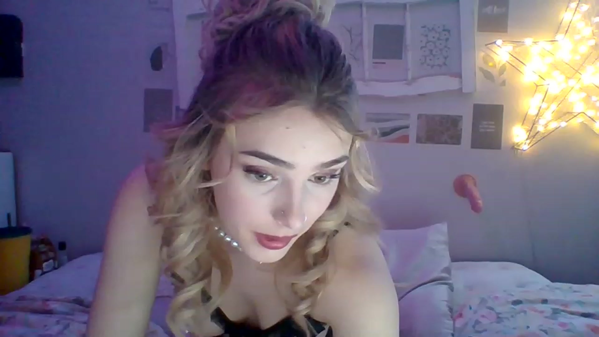 Gallery image thumbnail from Kysquirts's myfreecams stream on, 03/12/2023, 10:17 image 14 of 20