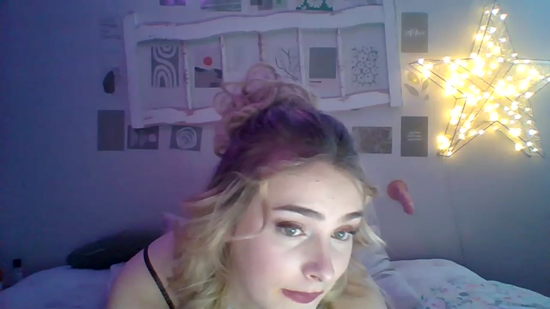 Gallery image thumbnail from Kysquirts's myfreecams stream on, 03/12/2023, 10:17 image 1 of 20