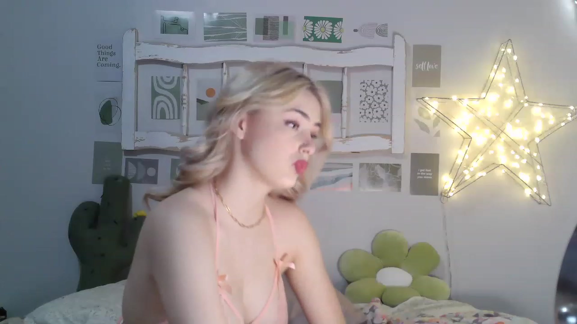 Gallery image thumbnail from Kysquirts's myfreecams stream on, 05/29/2023, 10:04 image 7 of 20
