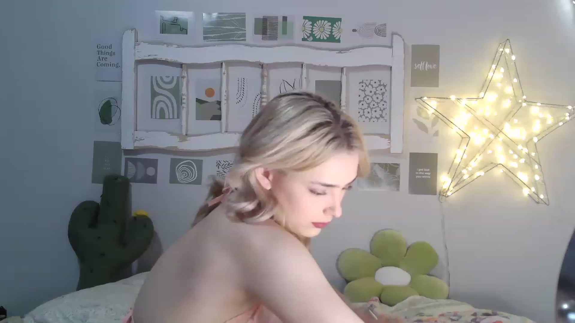Gallery image thumbnail from Kysquirts's myfreecams stream on, 05/29/2023, 10:04 image 6 of 20