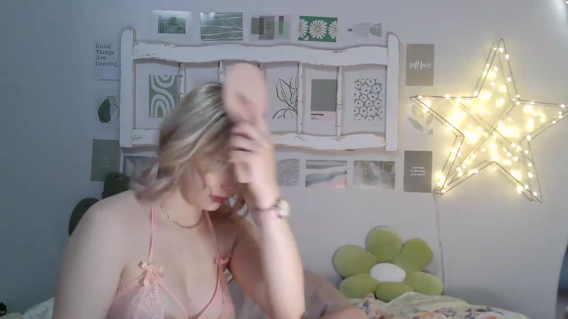 Gallery image thumbnail from Kysquirts's myfreecams stream on, 05/29/2023, 10:04 image 10 of 20