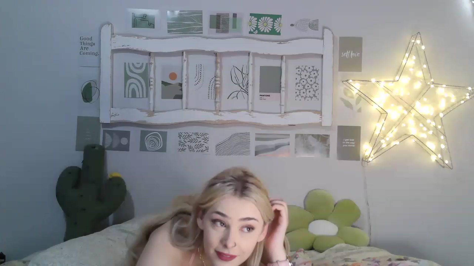 Gallery image thumbnail from Kysquirts's myfreecams stream on, 05/29/2023, 10:04 image 5 of 20