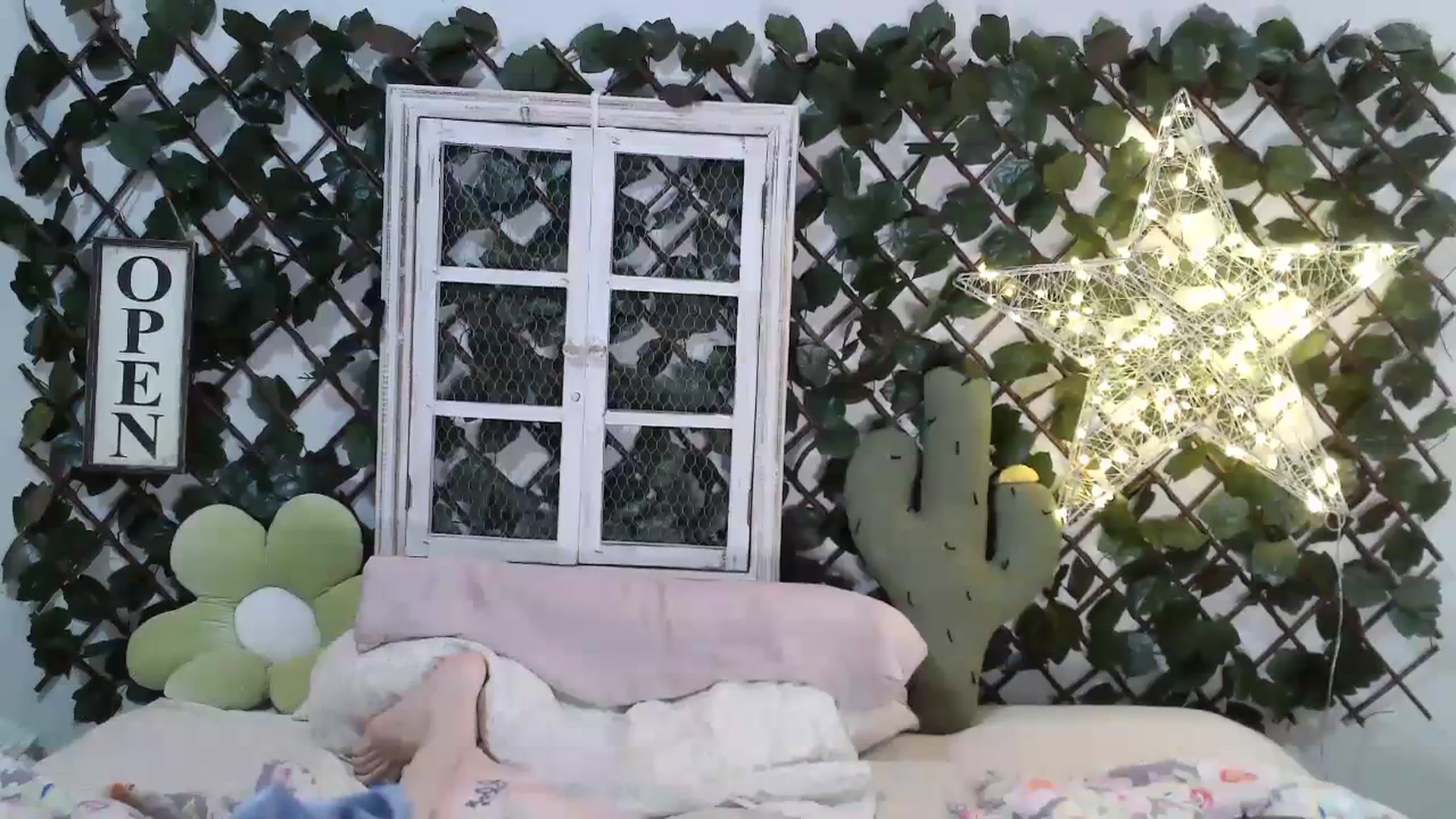 Gallery image thumbnail from Kysquirts's myfreecams stream on, 06/21/2023, 03:31 image 19 of 20