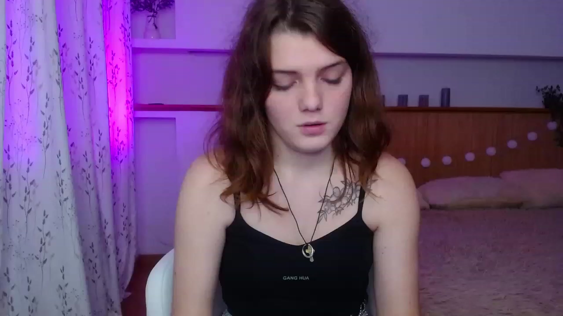 Gallery image thumbnail from L1ttle_kitty's myfreecams stream on, 11/21/2022, 12:21 image 15 of 20