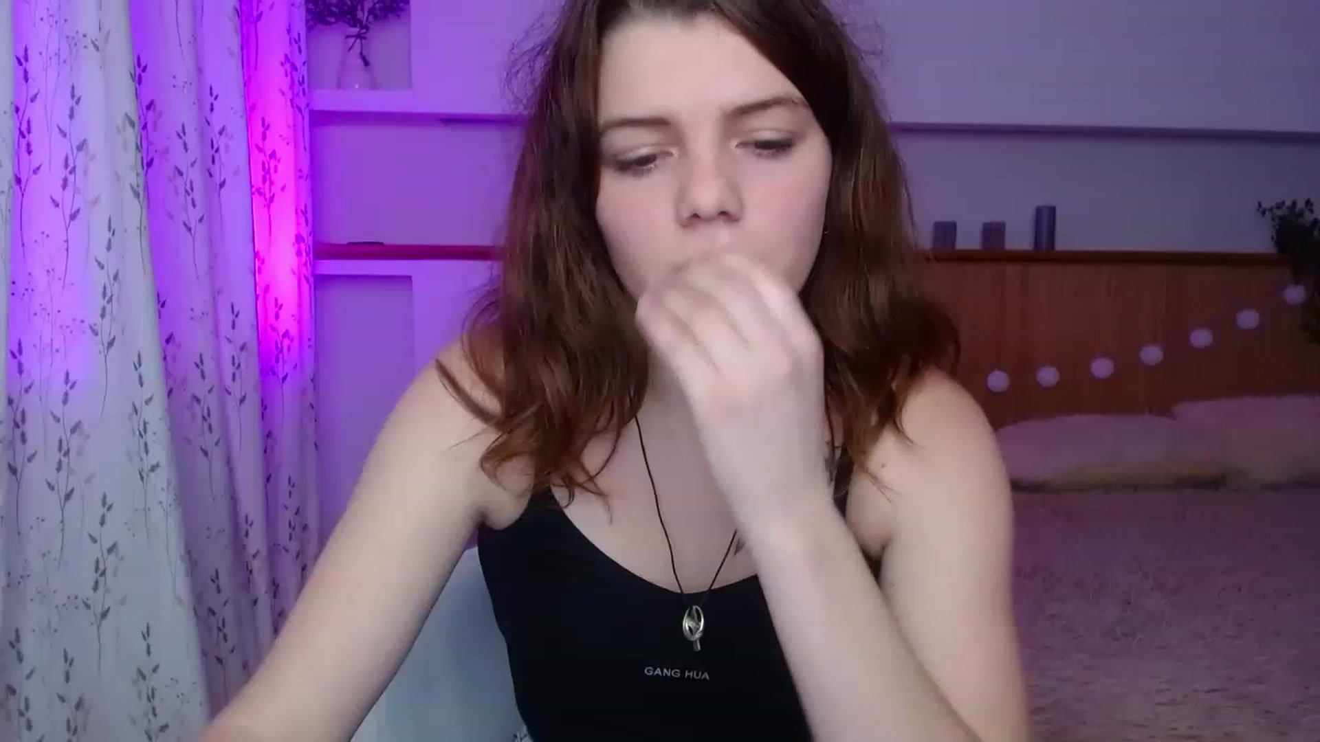Gallery image thumbnail from L1ttle_kitty's myfreecams stream on, 11/21/2022, 12:21 image 10 of 20