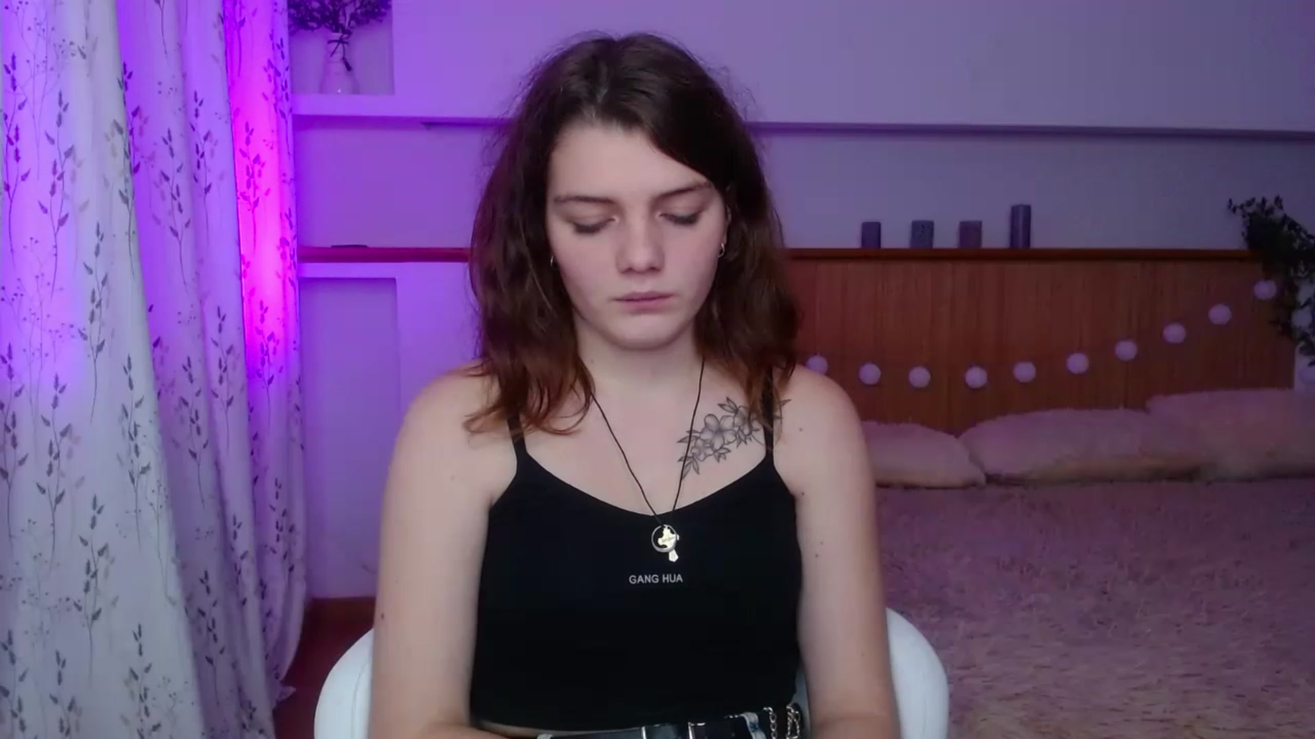 Gallery image thumbnail from L1ttle_kitty's myfreecams stream on, 11/21/2022, 12:46 image 5 of 20