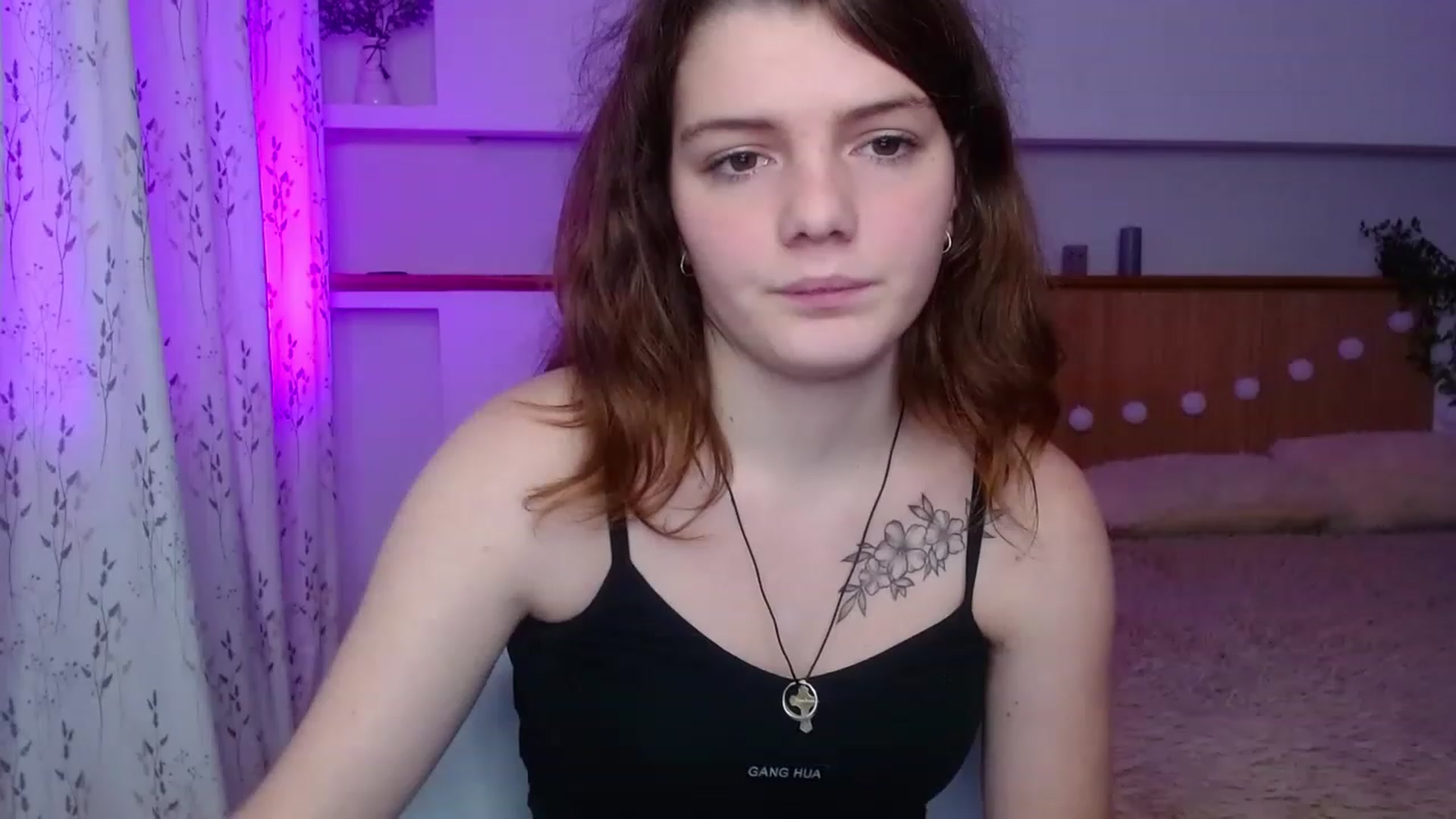 Gallery image thumbnail from L1ttle_kitty's myfreecams stream on, 11/21/2022, 12:46 image 6 of 20