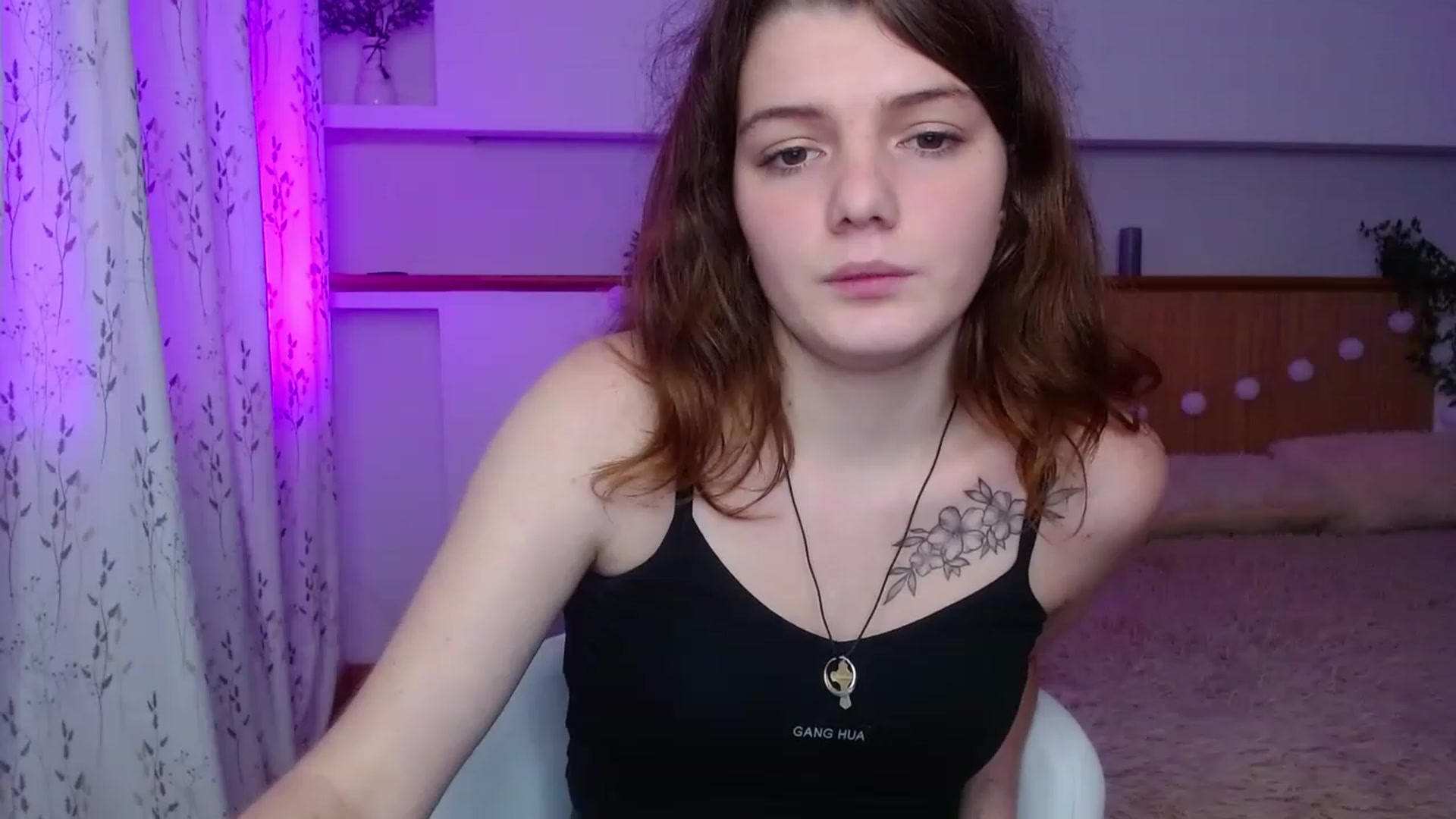 Gallery image thumbnail from L1ttle_kitty's myfreecams stream on, 11/21/2022, 12:46 image 16 of 20