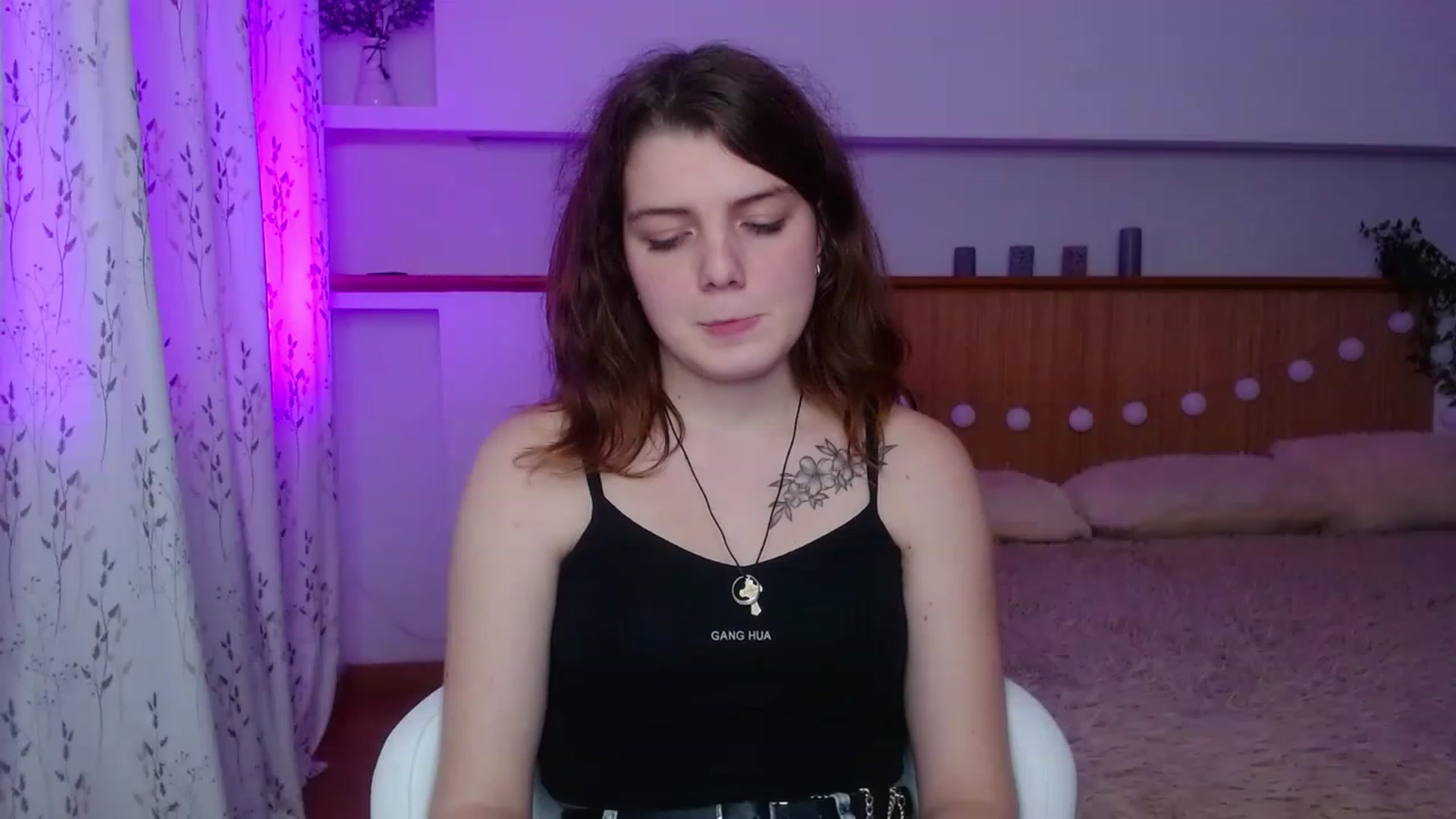 Gallery image thumbnail from L1ttle_kitty's myfreecams stream on, 11/21/2022, 12:46 image 12 of 20