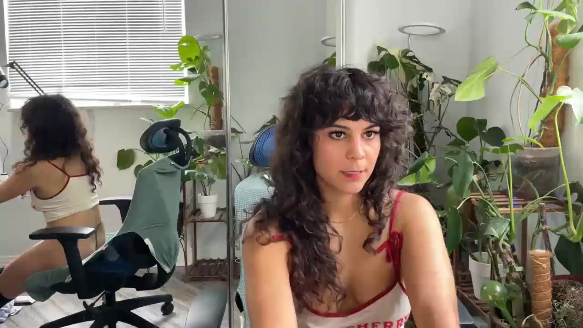 Gallery image thumbnail from LAINE4EVER's myfreecams stream on, 11/07/2024, 20:37 image 17 of 20