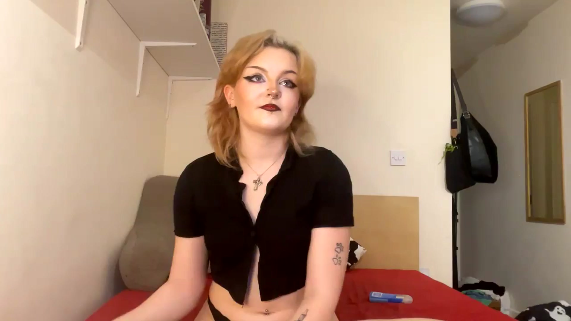 Gallery image thumbnail from LDarling03's myfreecams stream on, 10/18/2024, 17:21 image 1 of 20