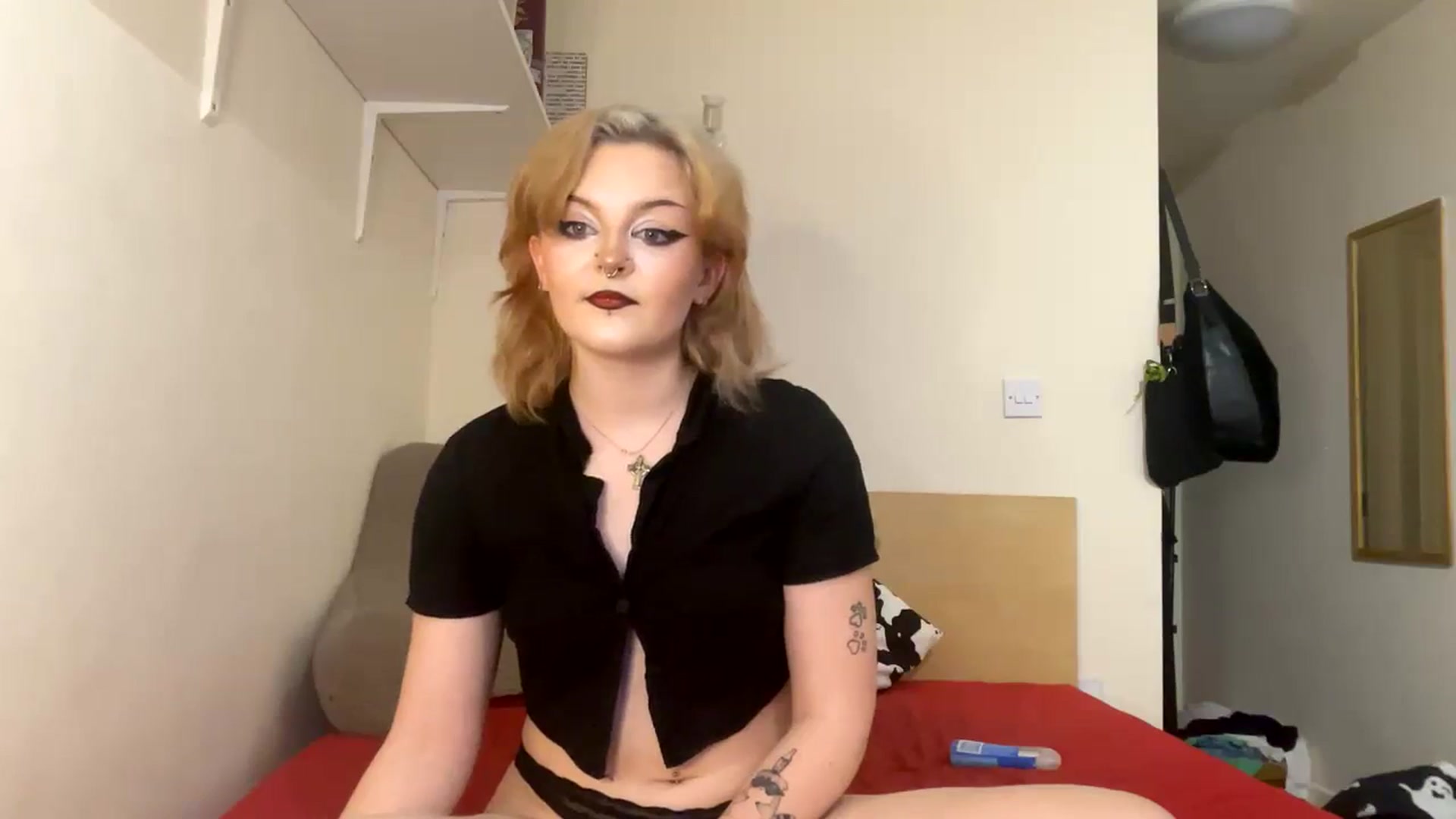 Gallery image thumbnail from LDarling03's myfreecams stream on, 10/18/2024, 17:21 image 14 of 20