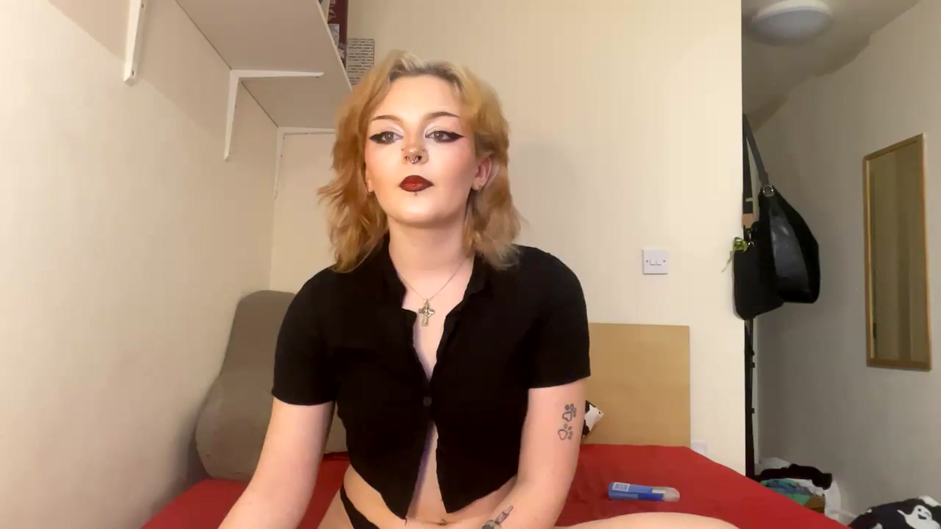 Gallery image thumbnail from LDarling03's myfreecams stream on, 10/18/2024, 17:21 image 5 of 20
