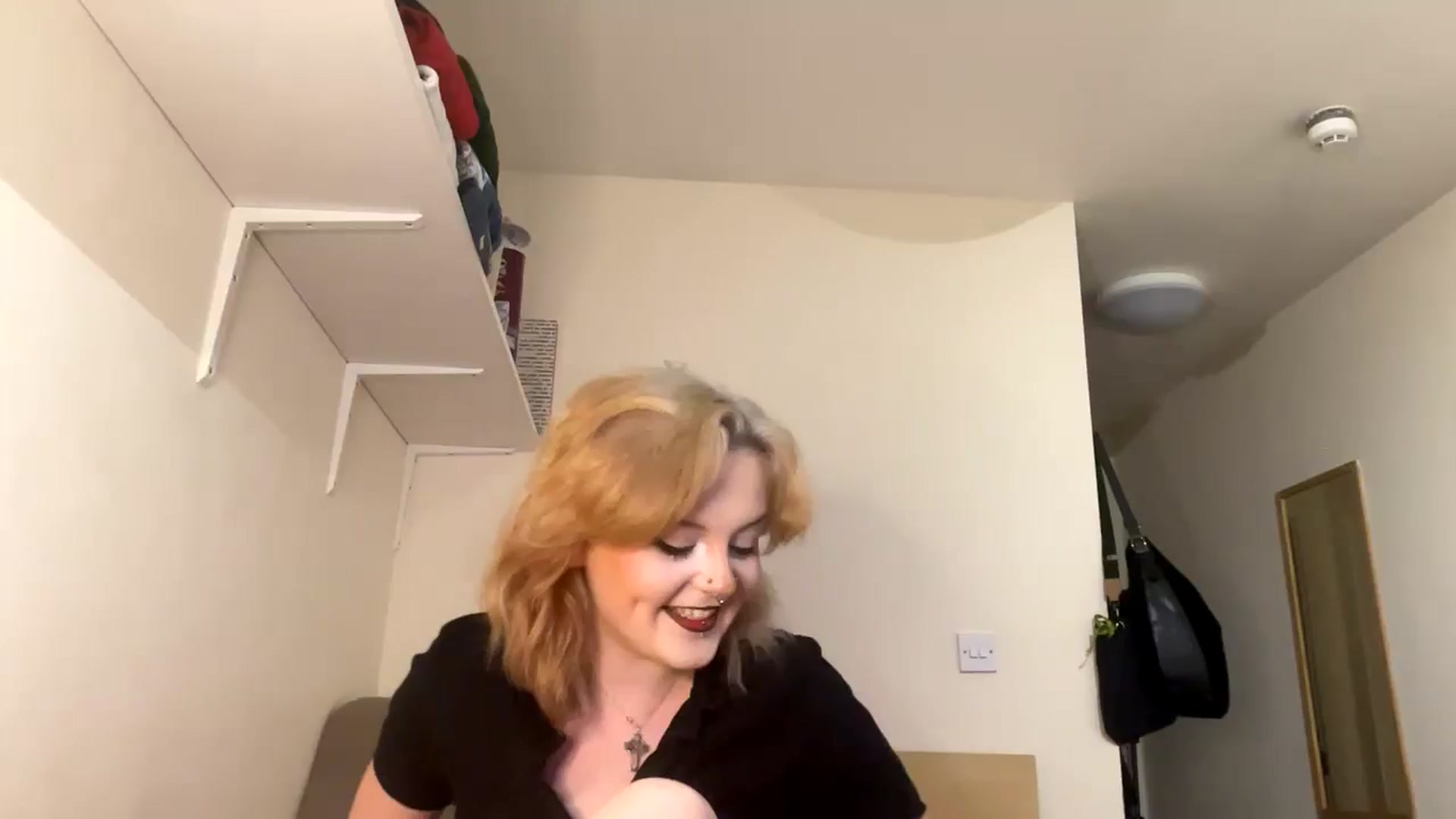 Gallery image thumbnail from LDarling03's myfreecams stream on, 10/18/2024, 17:21 image 16 of 20