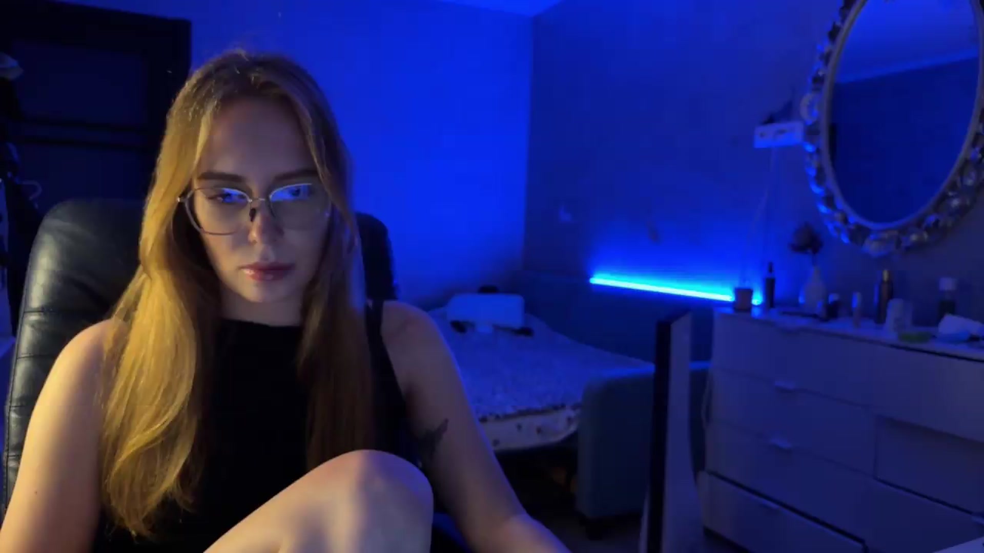 Gallery image thumbnail from LENORE's myfreecams stream on, 07/28/2026, 23:37 image 3 of 20