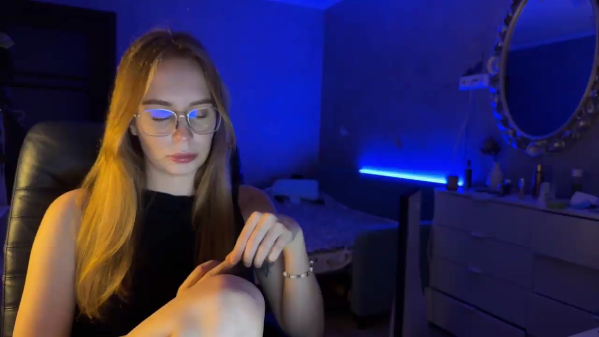 Gallery image thumbnail from LENORE's myfreecams stream on, 07/28/2026, 23:37 image 4 of 20