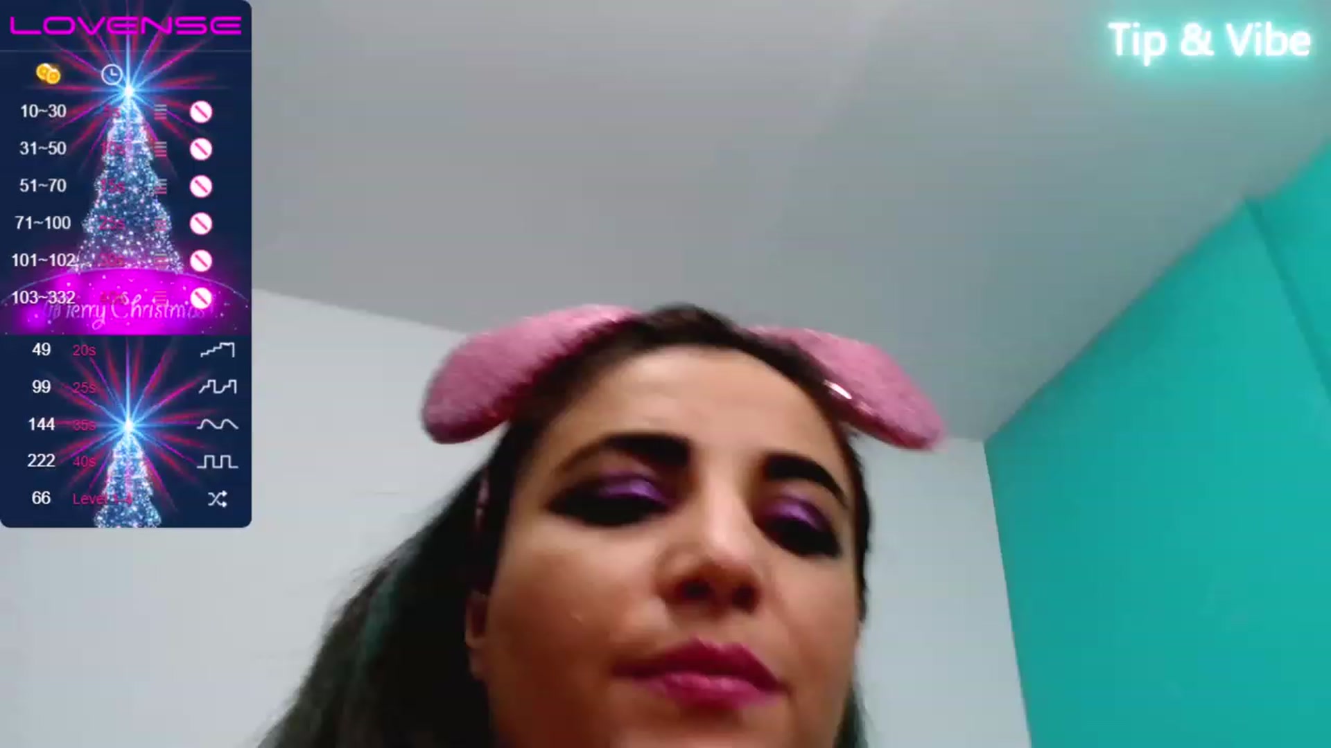 Gallery image thumbnail from LEXY_SUN's myfreecams stream on, 12/25/2022, 24:21 image 16 of 20