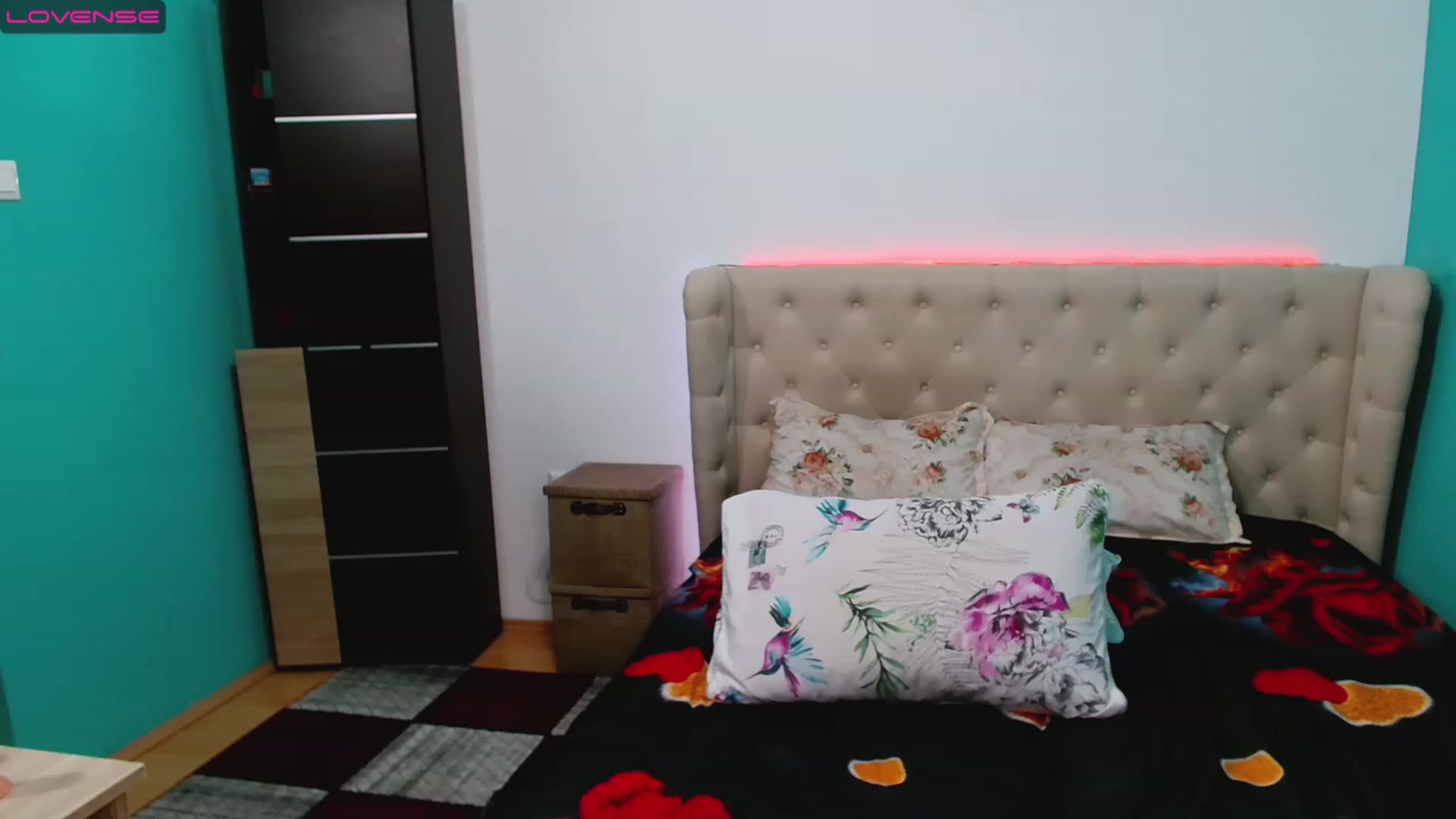 Gallery image thumbnail from LEXY_SUN's myfreecams stream on, 03/12/2023, 21:20 image 4 of 20