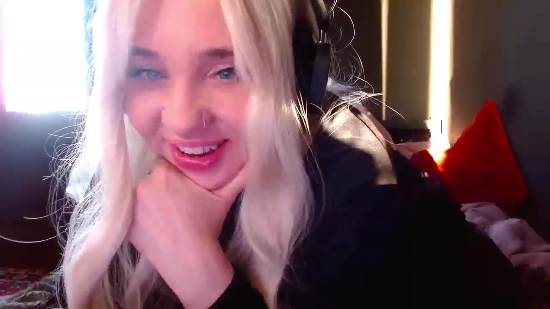 Gallery image thumbnail from LILLOU's myfreecams stream on, 07/06/2025, 17:43 image 6 of 20